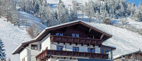 Außenseite Ferienhaus [Winter]