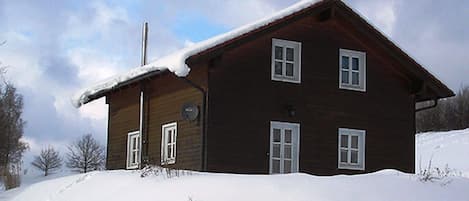 Außenseite Ferienhaus [Winter]