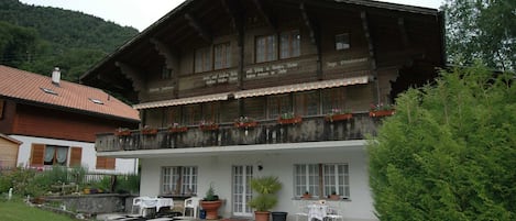 Außenseite Ferienhaus [Sommer]