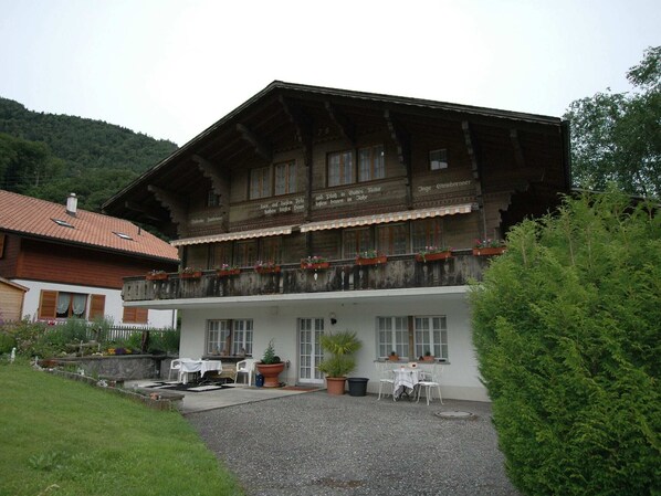 Außenseite Ferienhaus [Sommer]