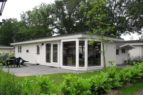 Außenseite Ferienhaus [Sommer]
