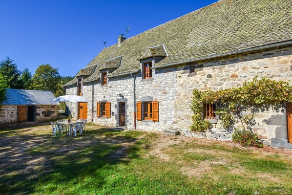 Außenseite Ferienhaus [Sommer]