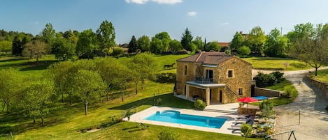 Extérieur maison de vacances [été]