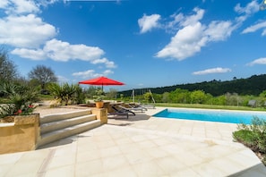 Schwimmbad des Ferienhauses