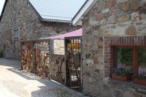 Außenseite Ferienhaus [Sommer]