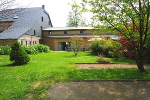 Stugans exteriör [sommar]