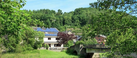 Außenseite Ferienhaus [Sommer]