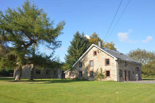 Außenseite Ferienhaus [Sommer]