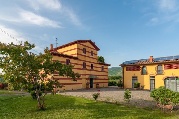 Außenseite Ferienhaus [Sommer]