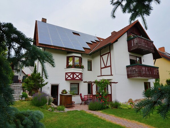 Außenseite Ferienhaus [Sommer]
