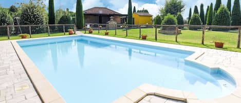 Schwimmbad des Ferienhauses