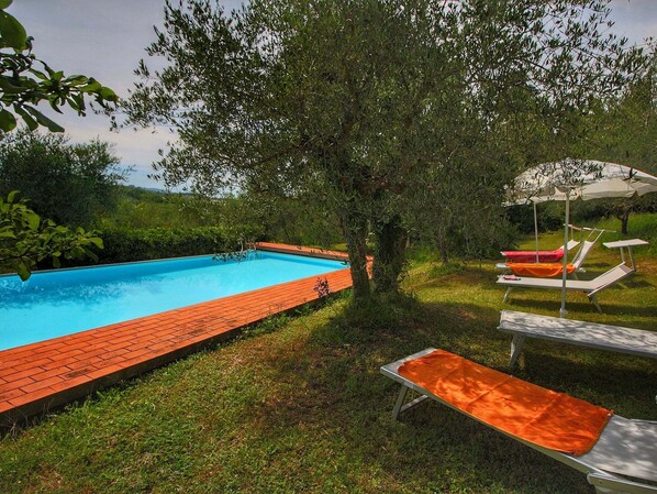 Piscina casa vacanze