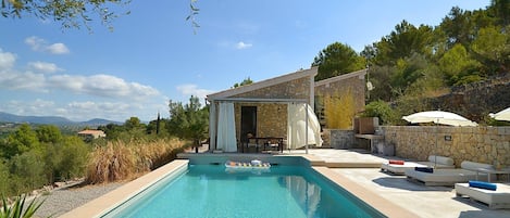 Piscina casa vacanze