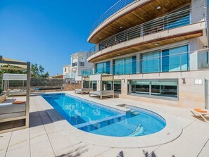 Holiday Home Swimming Pool