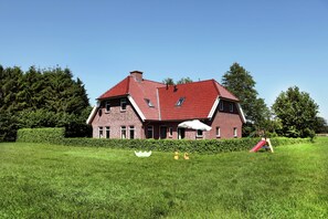 Außenseite Ferienhaus [Sommer]