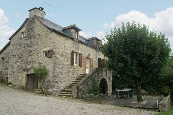 Außenseite Ferienhaus [Sommer]