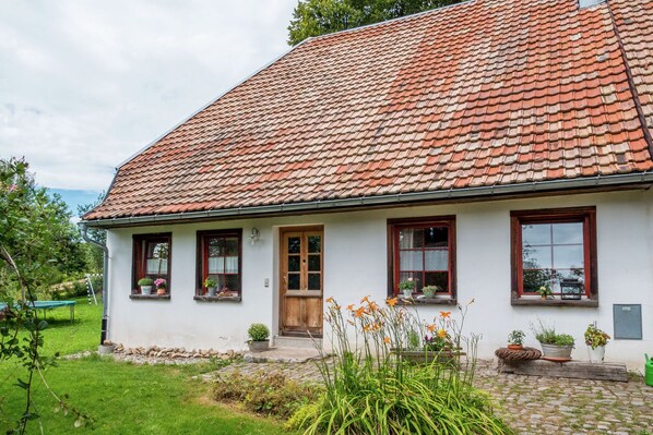 Außenseite Ferienhaus [Sommer]