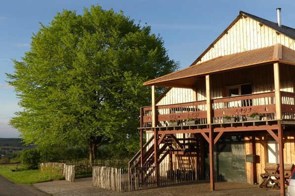 Außenseite Ferienhaus [Sommer]