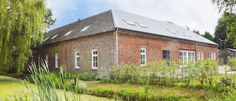 Außenseite Ferienhaus [Sommer]