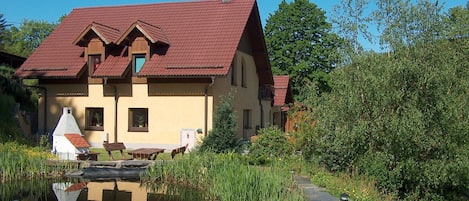 Außenseite Ferienhaus [Sommer]