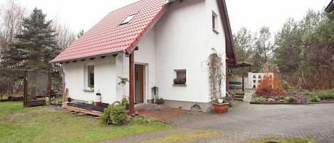 Außenseite Ferienhaus [Sommer]