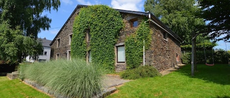 Außenseite Ferienhaus [Sommer]