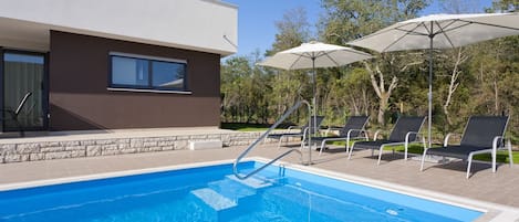 Piscina casa vacanze