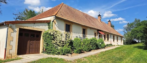 Außenseite Ferienhaus [Sommer]