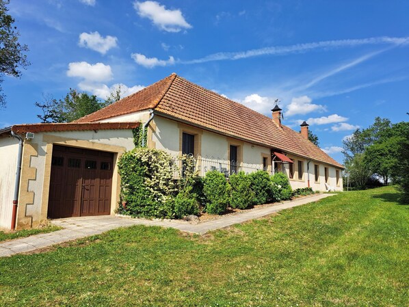 Außenseite Ferienhaus [Sommer]