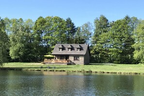 Außenseite Ferienhaus [Sommer]