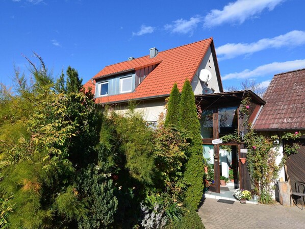Stugans exteriör [sommar]