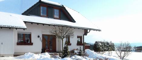 Außenseite Ferienhaus [Winter]