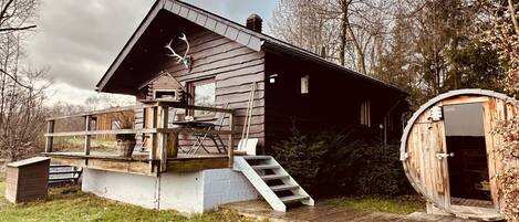 Außenseite Ferienhaus [Sommer]