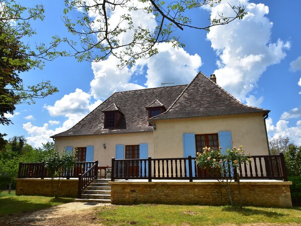 Außenseite Ferienhaus [Sommer]