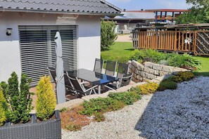 Stugans exteriör [sommar]
