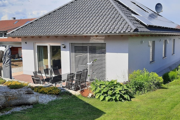 Stugans exteriör [sommar]