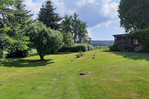 Stugans exteriör [sommar]