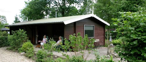 Außenseite Ferienhaus [Sommer]