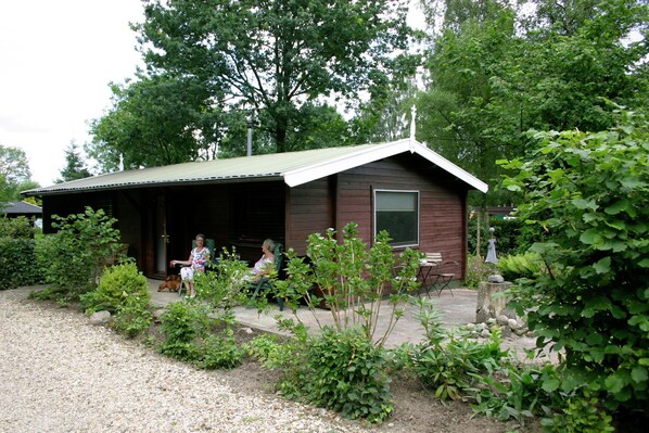 Außenseite Ferienhaus [Sommer]