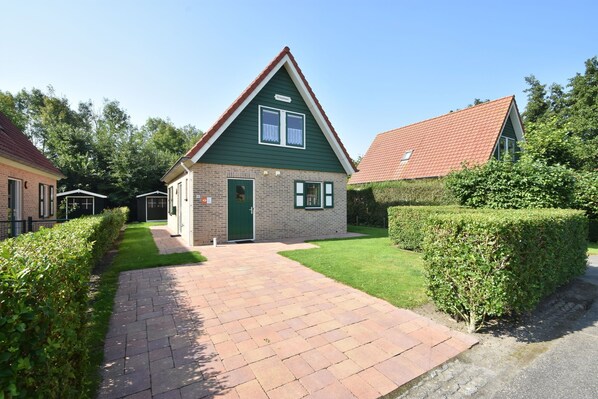 Außenseite Ferienhaus [Sommer]