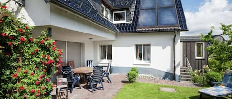 Außenseite Ferienhaus [Sommer]