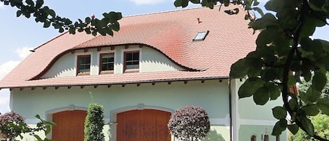 Außenseite Ferienhaus [Sommer]