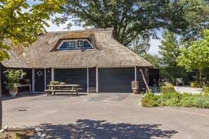 Stugans exteriör [sommar]