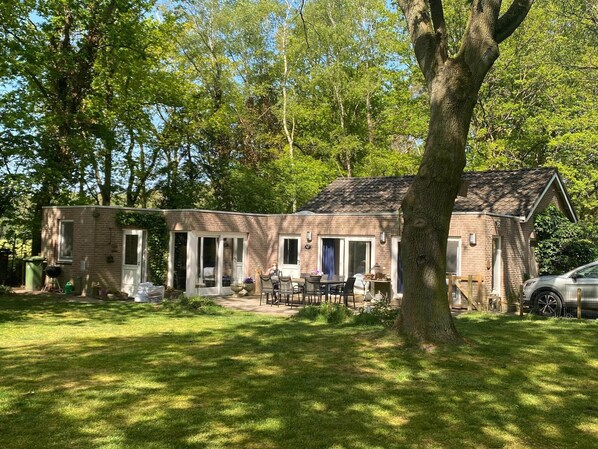 Außenseite Ferienhaus [Sommer]