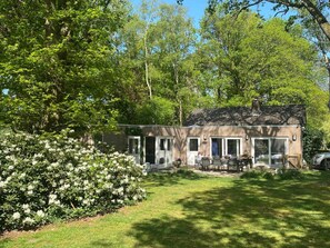 Außenseite Ferienhaus [Sommer]