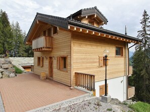 Stugans exteriör [sommar]