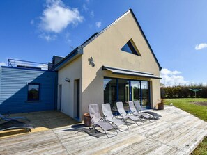 Stugans exteriör [sommar]