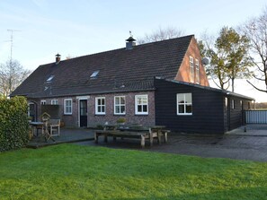 Stugans exteriör [sommar]