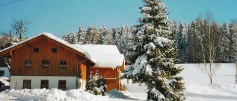 Außenseite Ferienhaus [Winter]