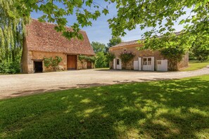 Außenseite Ferienhaus [Sommer]